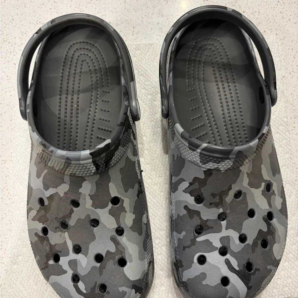 Crocs Camouflage Clogs - Picture 3 of 5